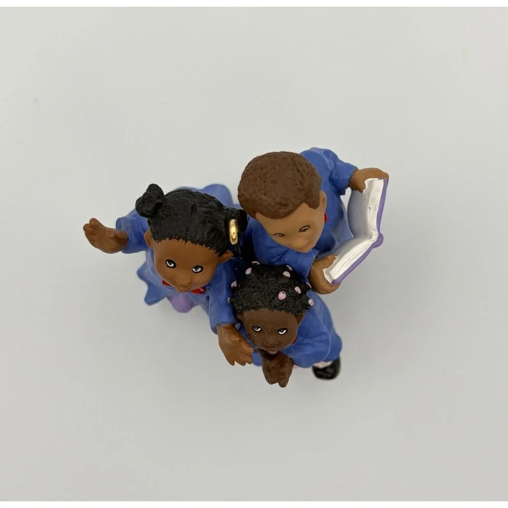 1999 Hallmark Keepsake Ornament Praise The Day Choir Children QX6799 Vintage